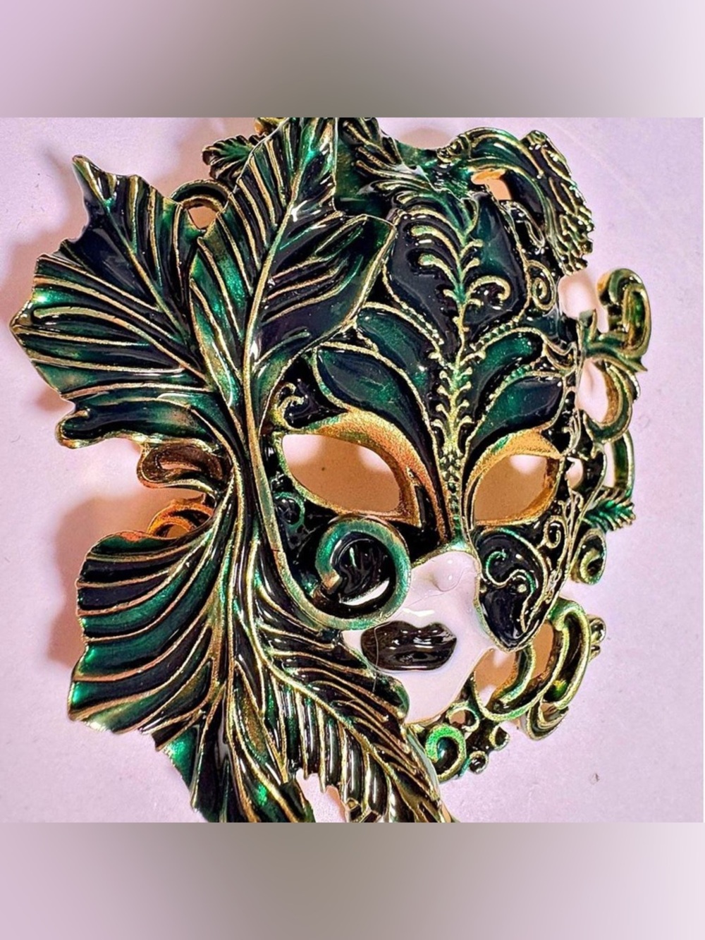 Vintage inspired enameled green and Gold tone masquerade Brooch pendant - Picture 5 of 7